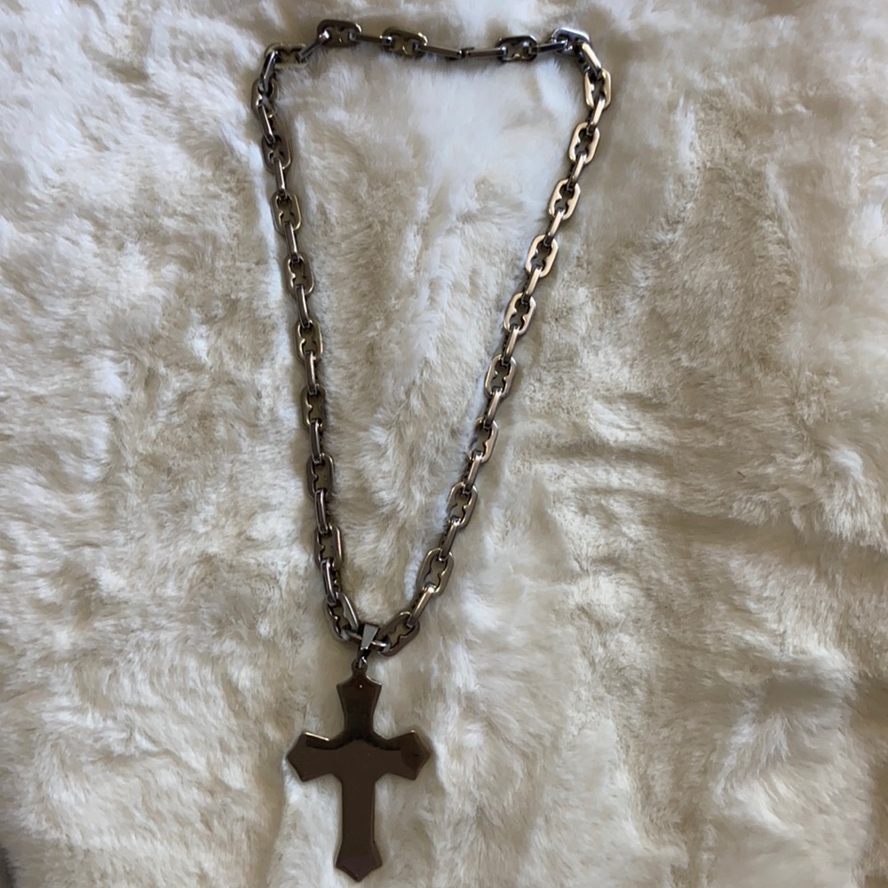 Danbury Mint men’s cross necklace chunky